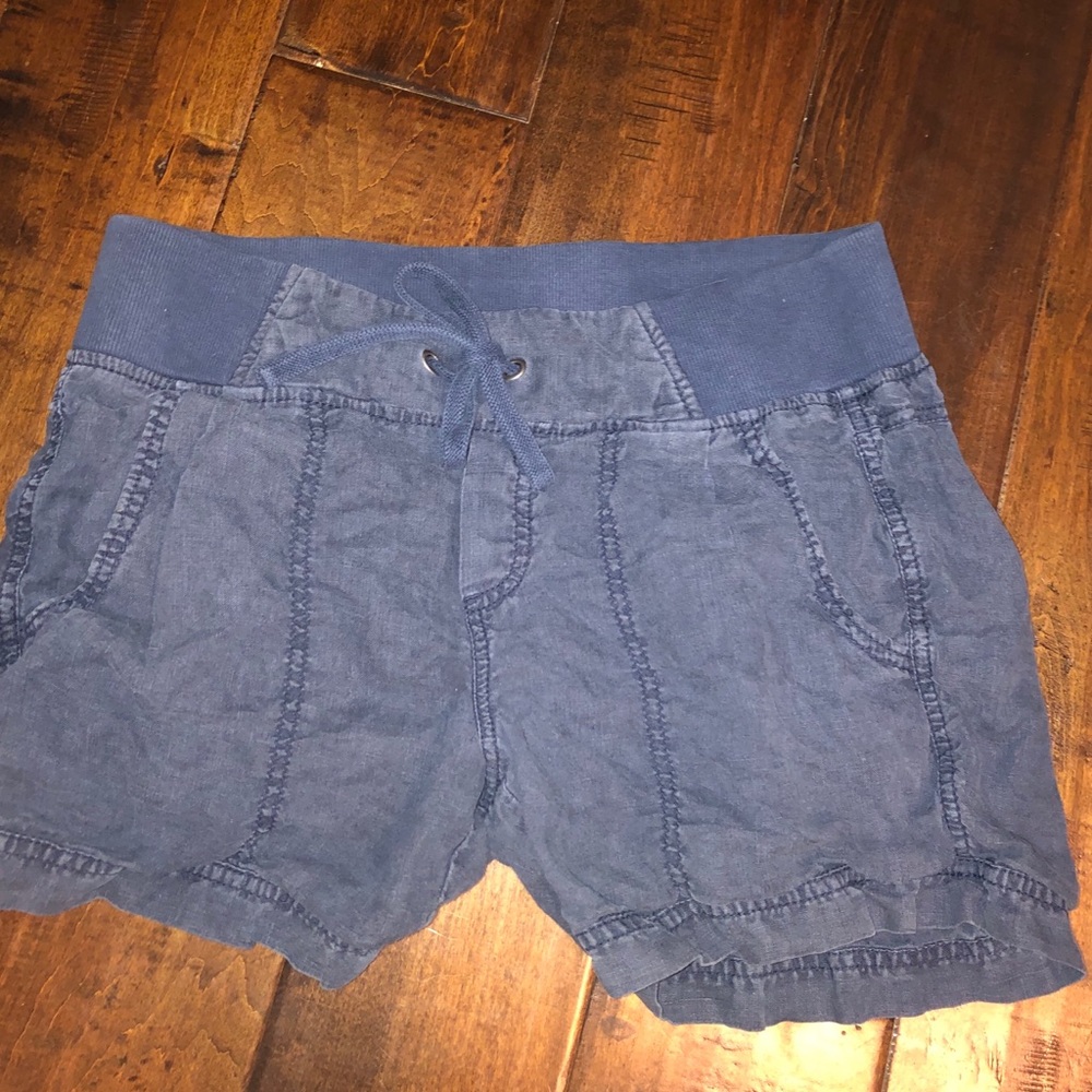 Navy linen athletes shorts